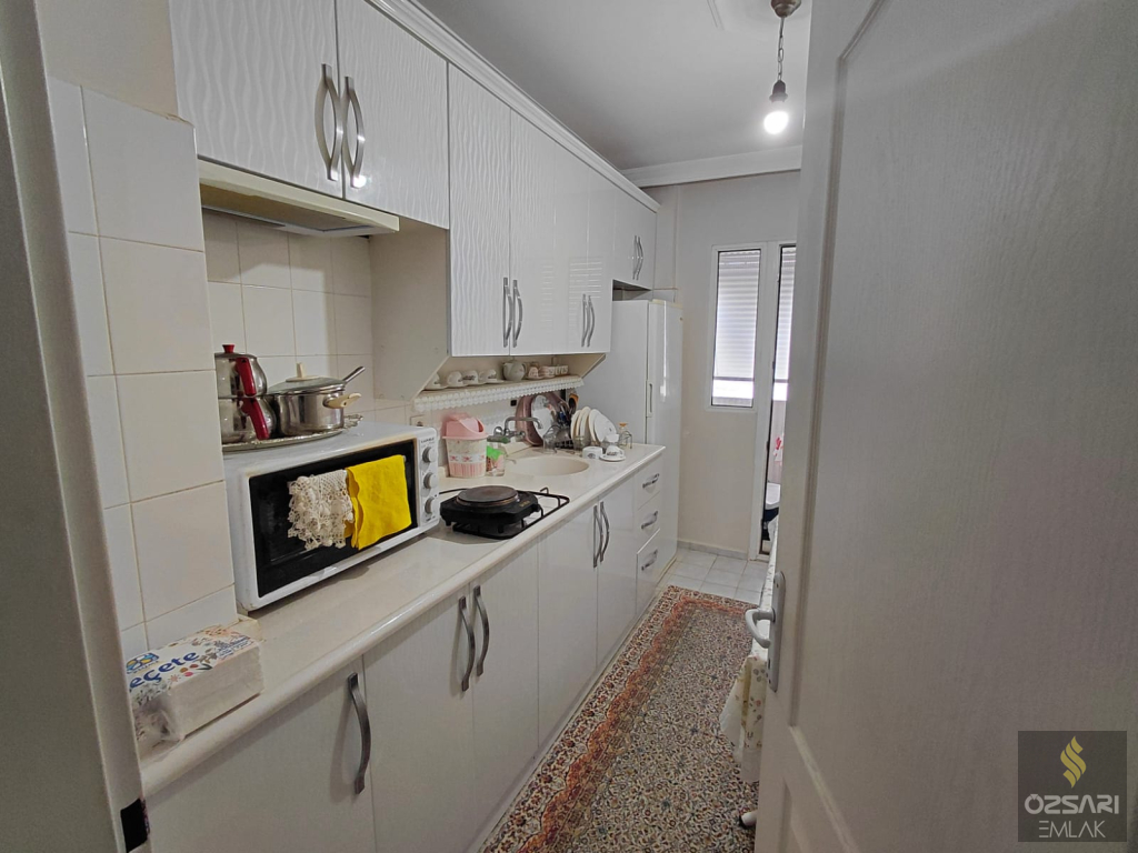 BORNOVA EVKA 4 YAPILI DENİZ MANZARALI 2+1 KAPALI MUTFAK FIRSAT DAİRE