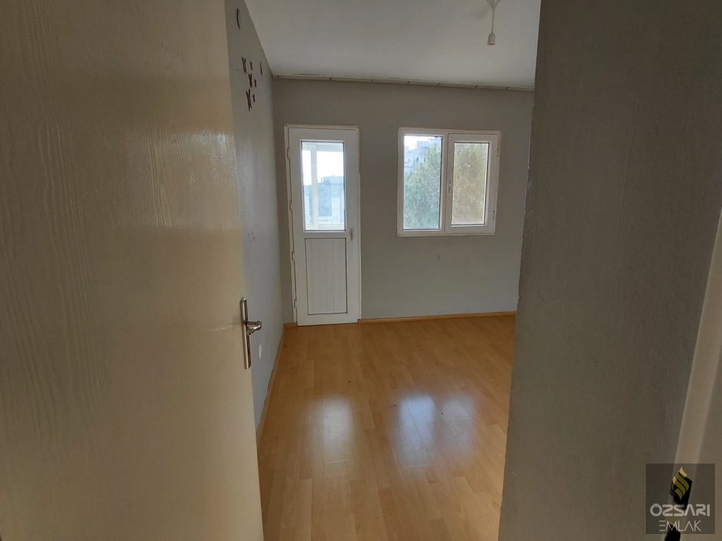 BORNOVA EVKA 4 2+1 GÜNEY CEPHE KİRALIK DAİRE