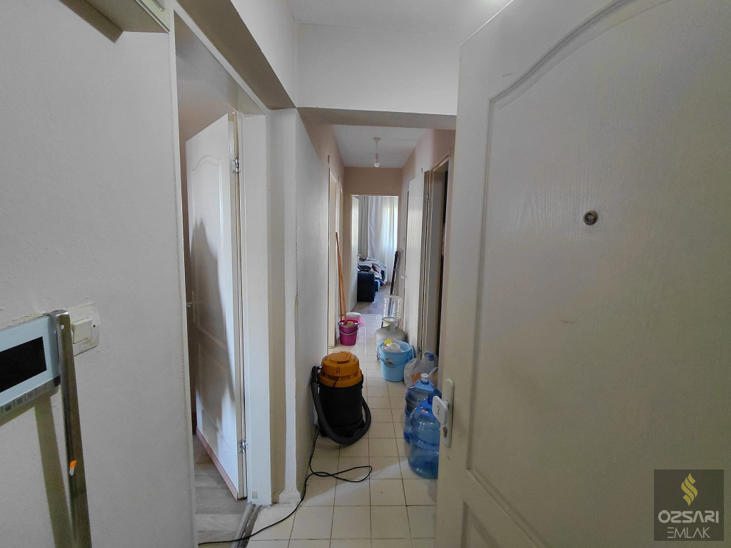 BORNOVA EVKA 4 DE 1+1 FİYATINA 2+1 KAPALI MUTFAK GÜNEY CEPHE SATILIK DAİRE