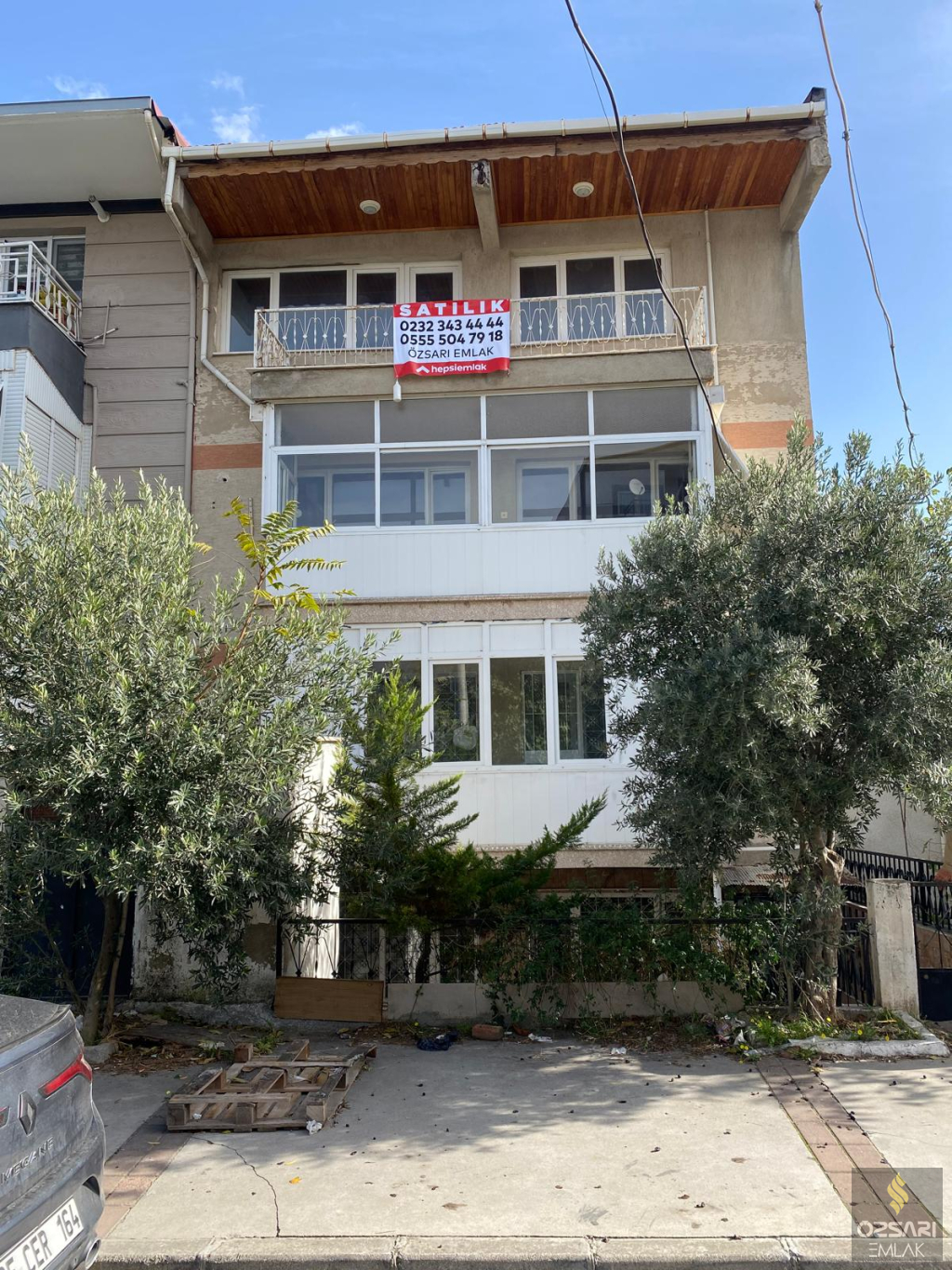 Bornova İnönü Mah. 4katlı 4daireli Komple Satılık Bina...