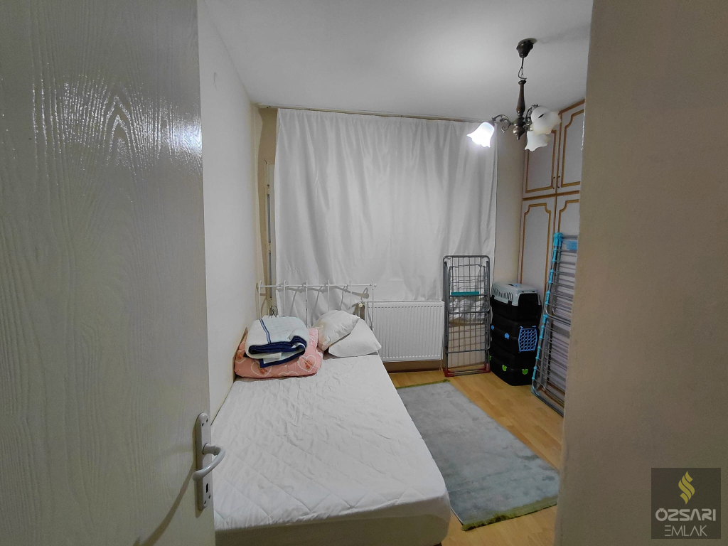 BORNOVA EVKA4 2+1 KAPALI MUTFAK DOĞALGAZLI GÜNEYCEPHE SATILIK DAİRE