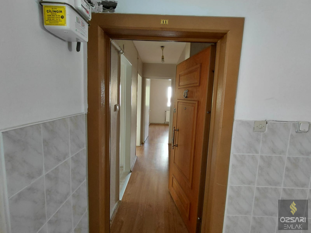 BORNOVA EVKA 1+1 DOĞALGAZLI YAPILI KAPALI MUTFAK KİRALIK DAİRE