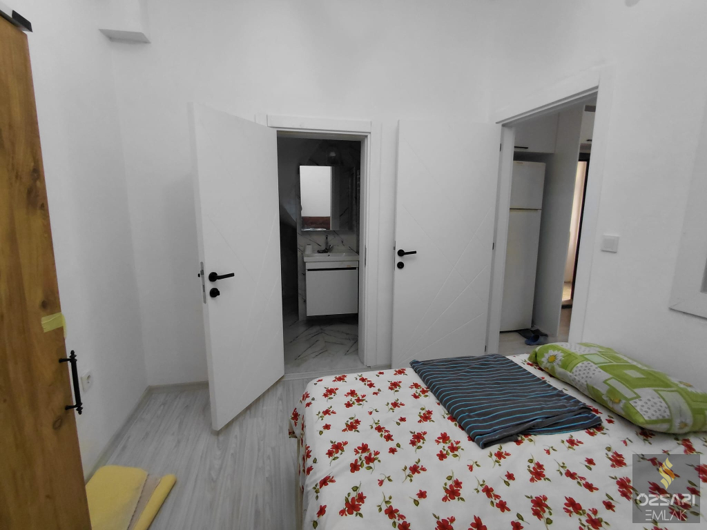 BORNOVA ATATÜRK MAHALLESİNDE 1+1 İKİADET FULL EŞYALI KLİMALI KİRALIK DAİRE YENİ