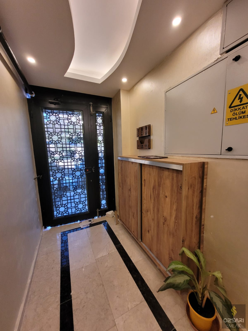 Bornova İnönü mah. 2+1 doğalgazlı klimalı,Deniz ve Bahçe manzaralı kiralık Daire