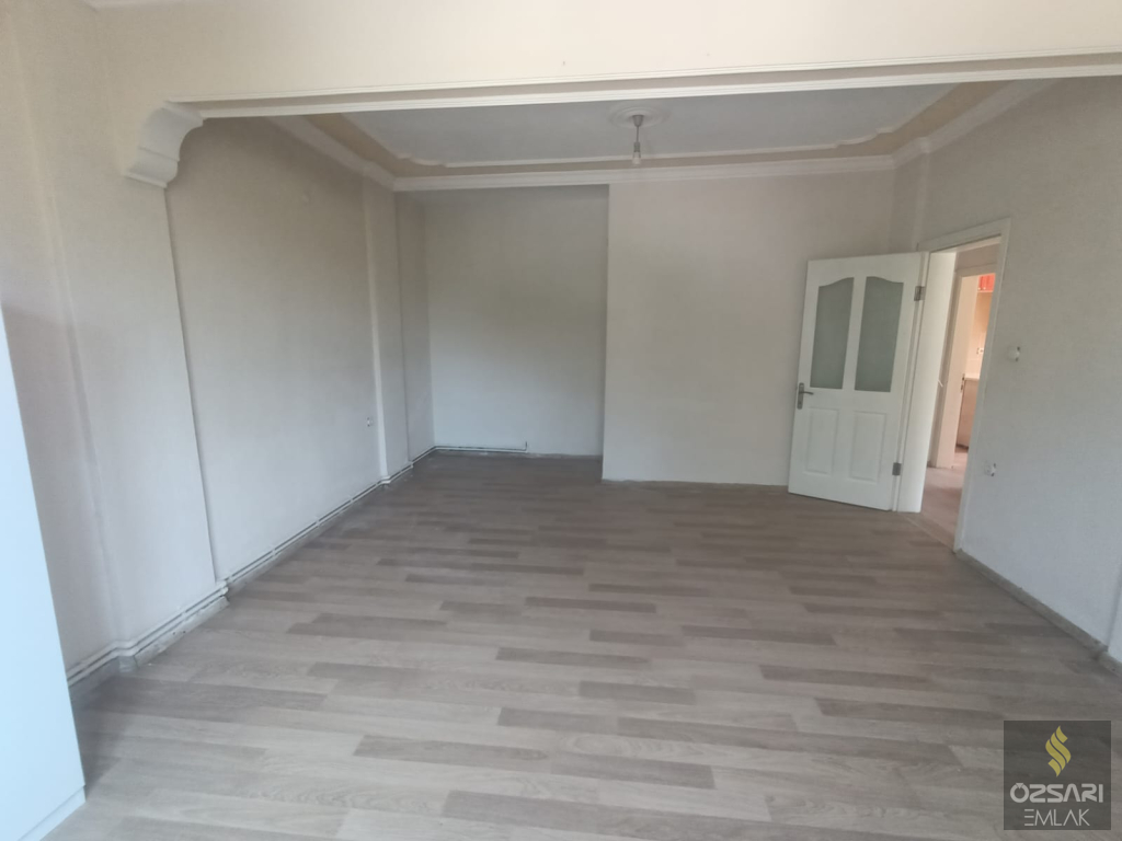 BORNOVA İNÖNÜ MAHALLESİNDE 2+1 DOĞALGAZLI KİRALIK DAİRE...