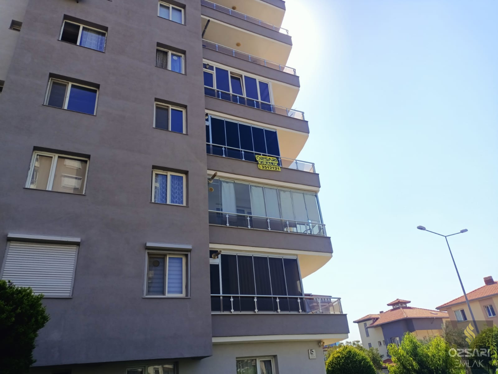 BORNOVA İNÖNU BARBAROS CADDESİNDE EGEYAŞAM EVLERİ SİTESİNDE 3+1FULL YAPILI DAİRE