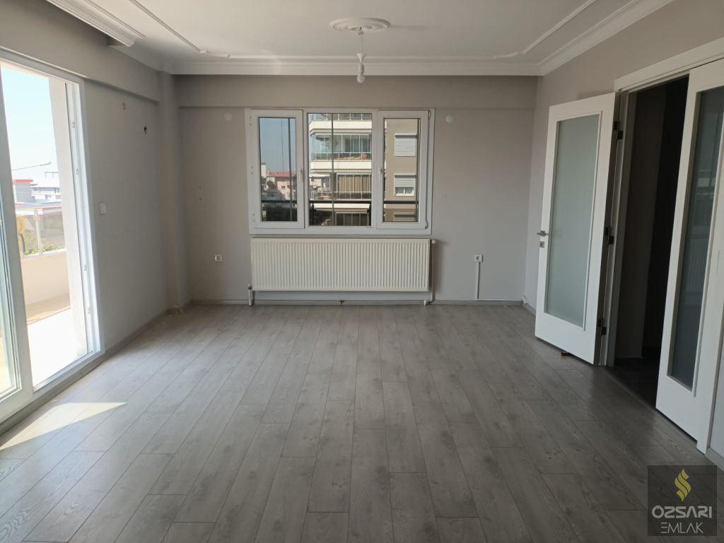 BORNOVA İNÖNU BARBAROS CADDESİNDE EGEYAŞAM EVLERİ SİTESİNDE 3+1FULL YAPILI DAİRE