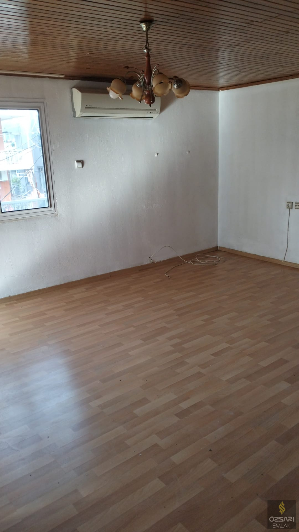 BORNOVA ATATÜRK MAHALLESİNDE KİRALIK TERASLI 1+1 DAİRE