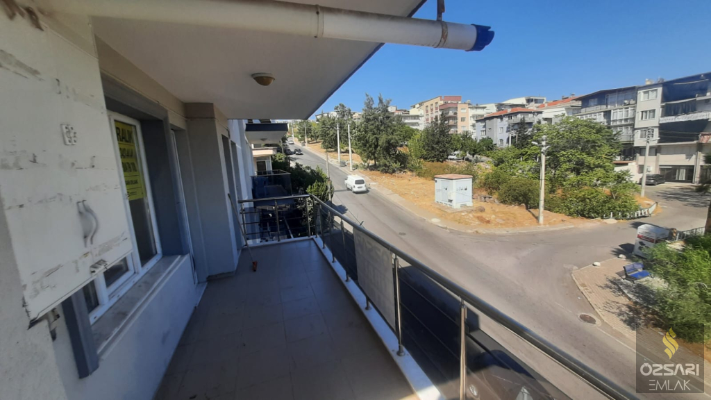 Bornova Atatürk mah. kiralık 3+1 doğalgazlı ve klimalı daire