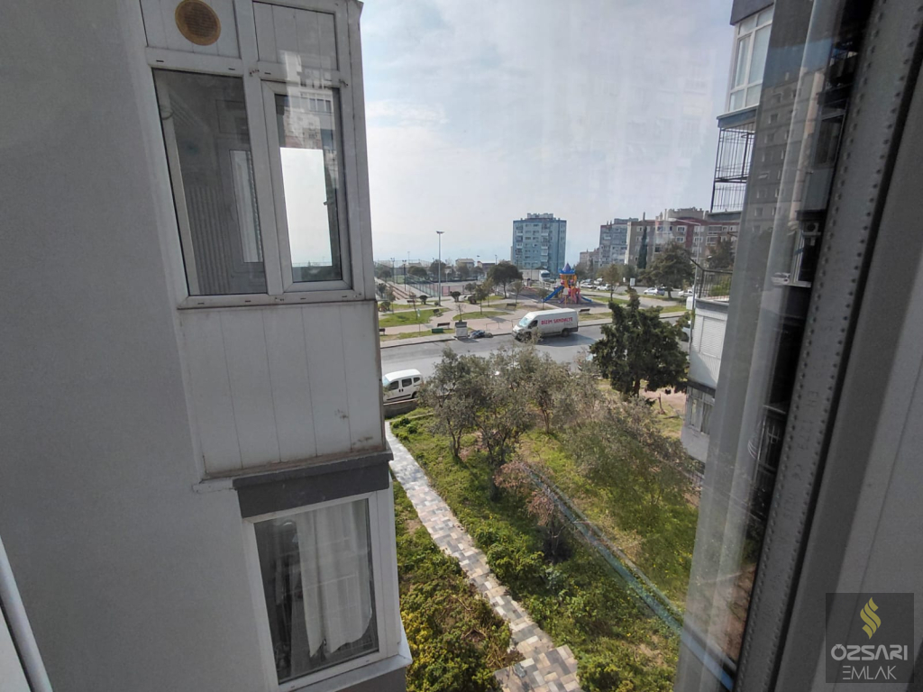 BORNOVA EVKA 1+1 DOĞALGAZLI YAPILI KAPALI MUTFAK KİRALIK DAİRE