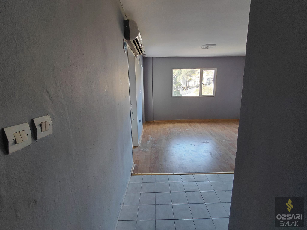 BORNOVA EVKA 4 2+1 AÇIK MUTFAK DOĞALGAZLI KİRALIK DAİRE