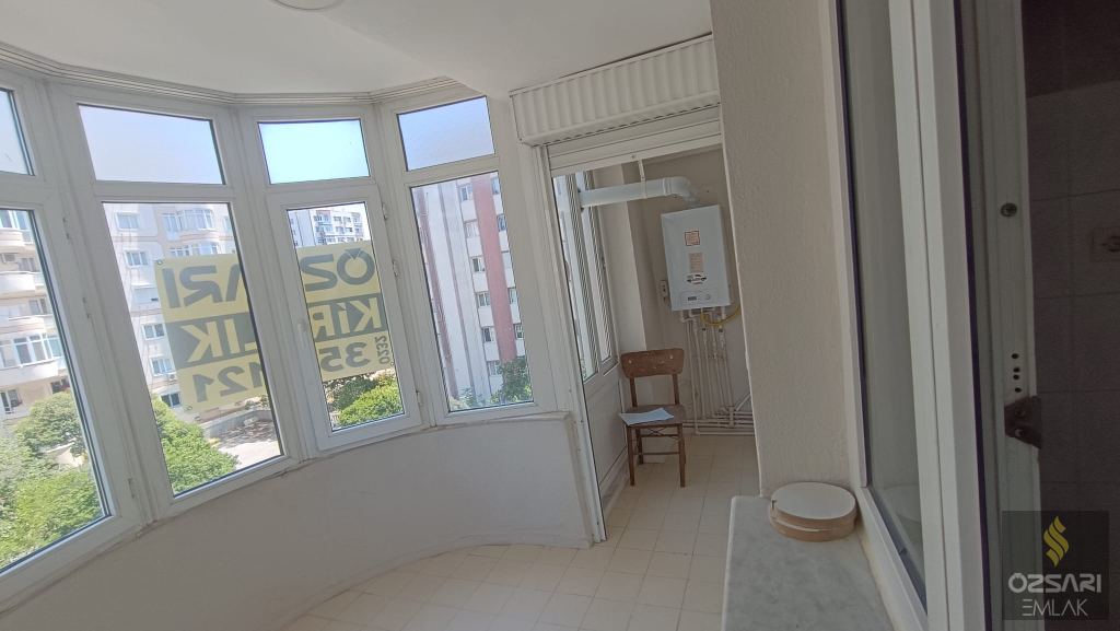 BORNOVA EVKA 4 3+1 DOĞALGAZLI KİRALIK DAİRE