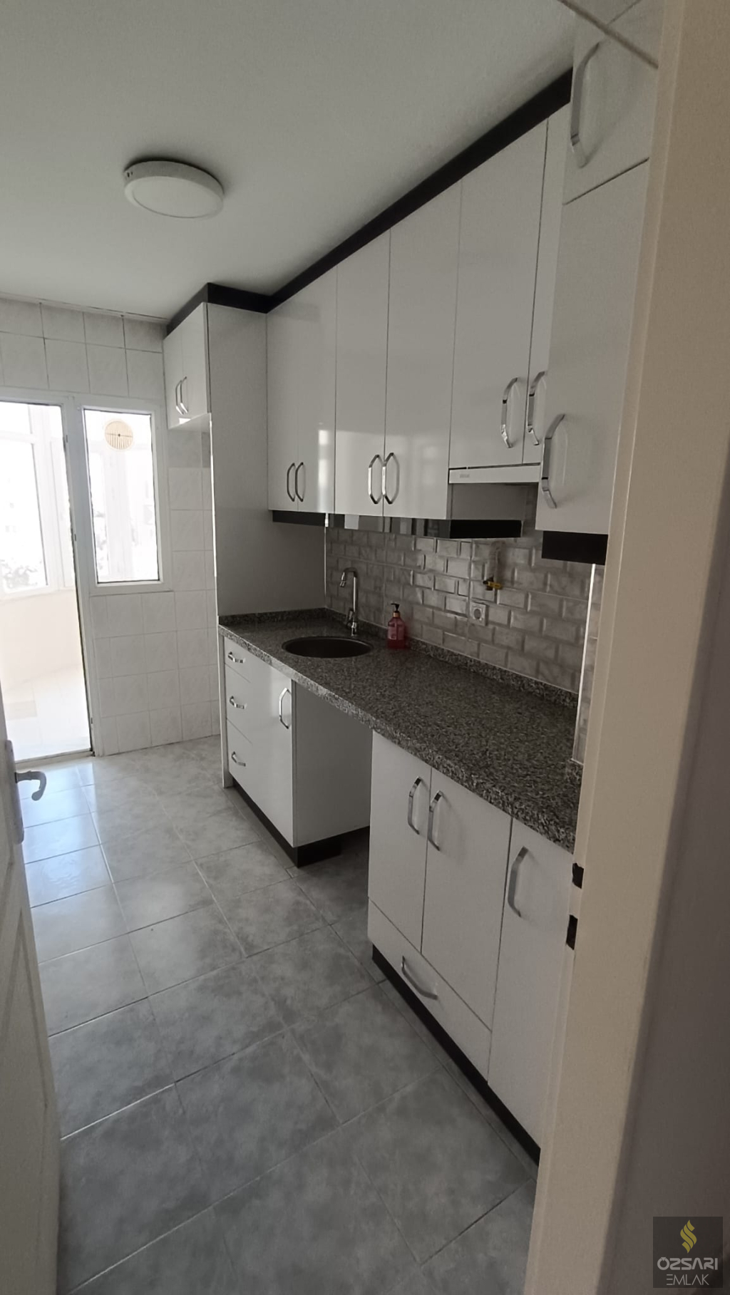 BORNOVA EVKA 4 3+1 DOĞALGAZLI KİRALIK DAİRE