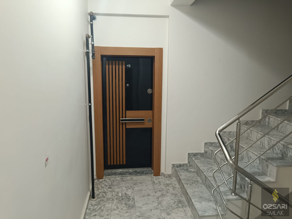 BORNOVA ŞEHİRHASTANESİ KARŞISI ÖZEL TERASLI EBEVEYN BANYOLU GİYİNME ODALI SATILI