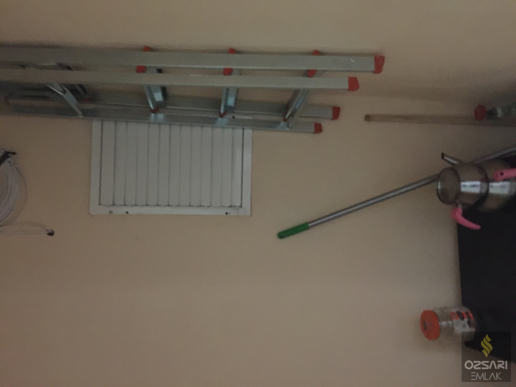 BORNOVA EVKA 4 MAHALLESİNDE FULL EŞYALI DOĞALGAZLI KLİMALI KİRALIK DAİRE