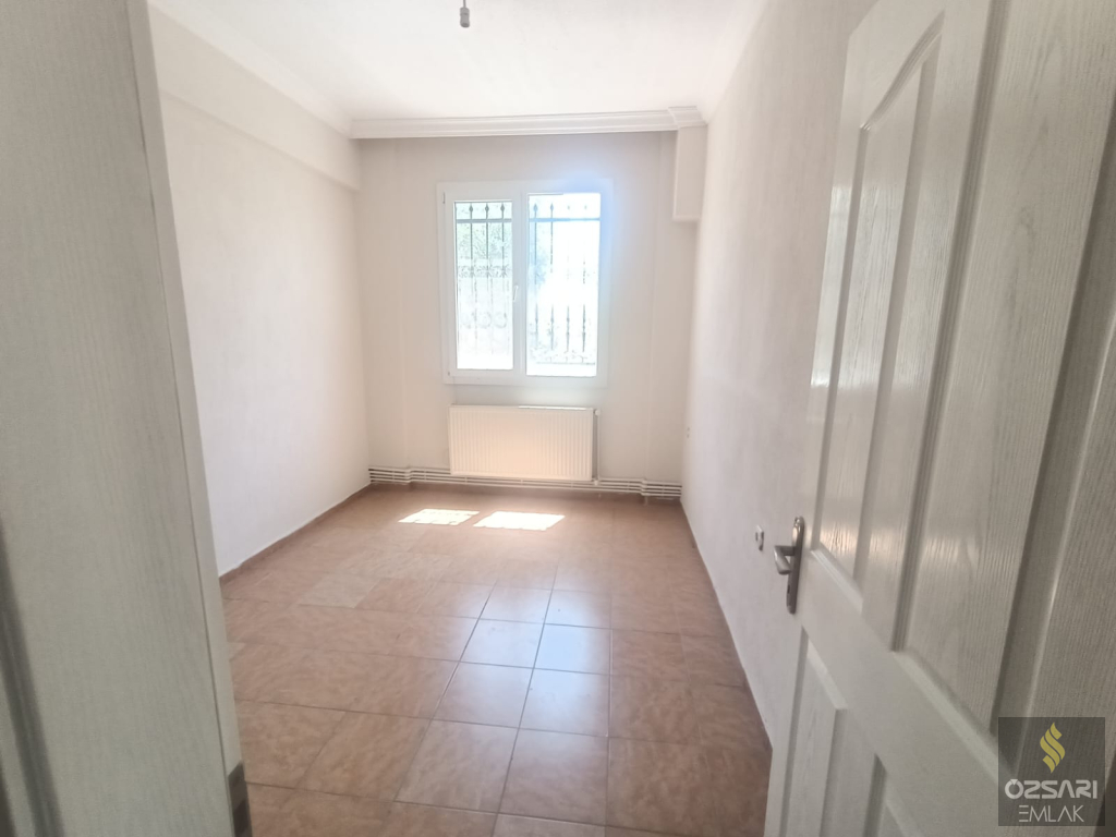 BORNOVA İNÖNÜ MAHALLESİNDE 2+1 DOĞALGAZLI KİRALIK DAİRE