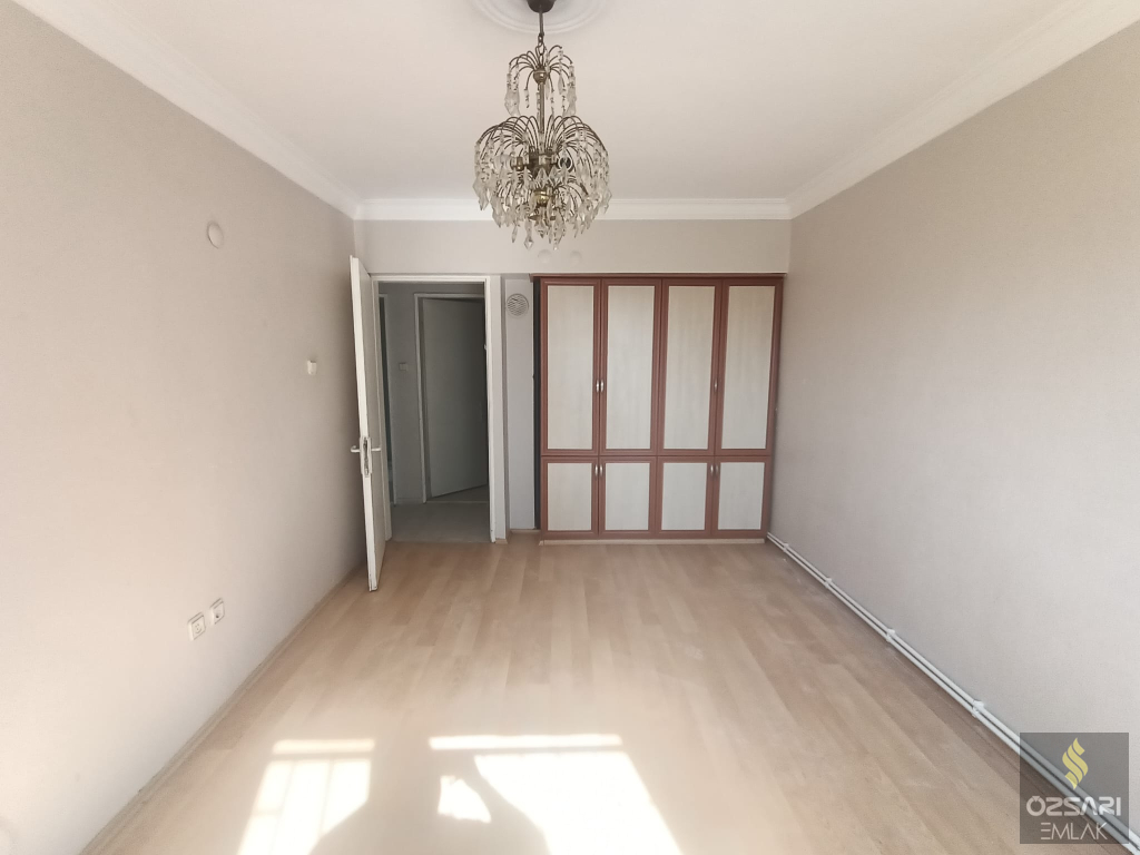BORNOVA EVKA 4 3+1 DOĞALGAZLI KİRALIK DAİRE