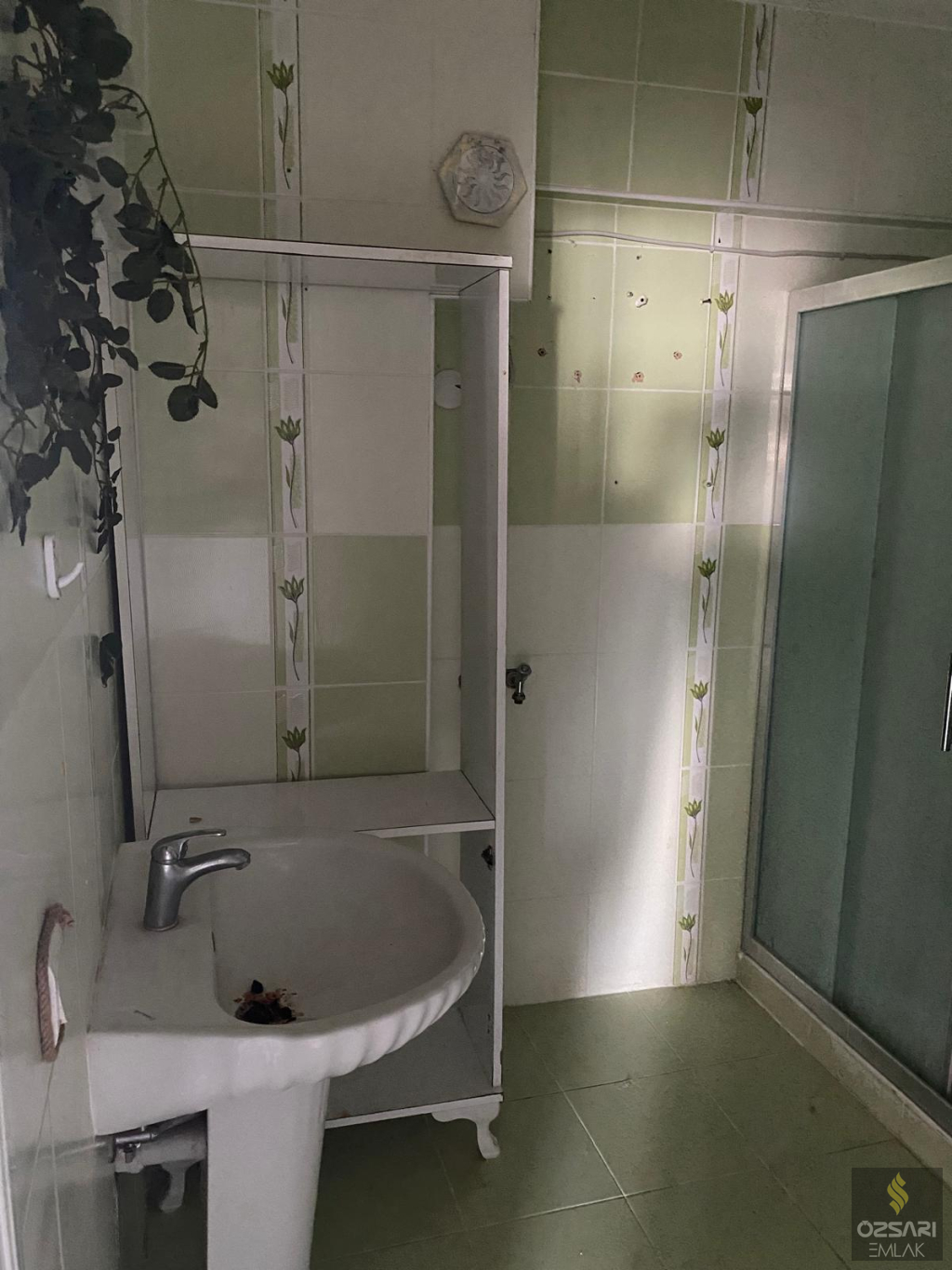 Bornova İnönü Mah. 4katlı 4daireli Komple Satılık Bina