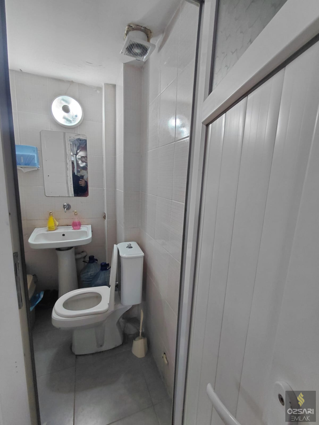 MANAVKUYU ÇAMKIRAN ORTAOKULU KARŞISI SATILIK KUPON DÜKKAN