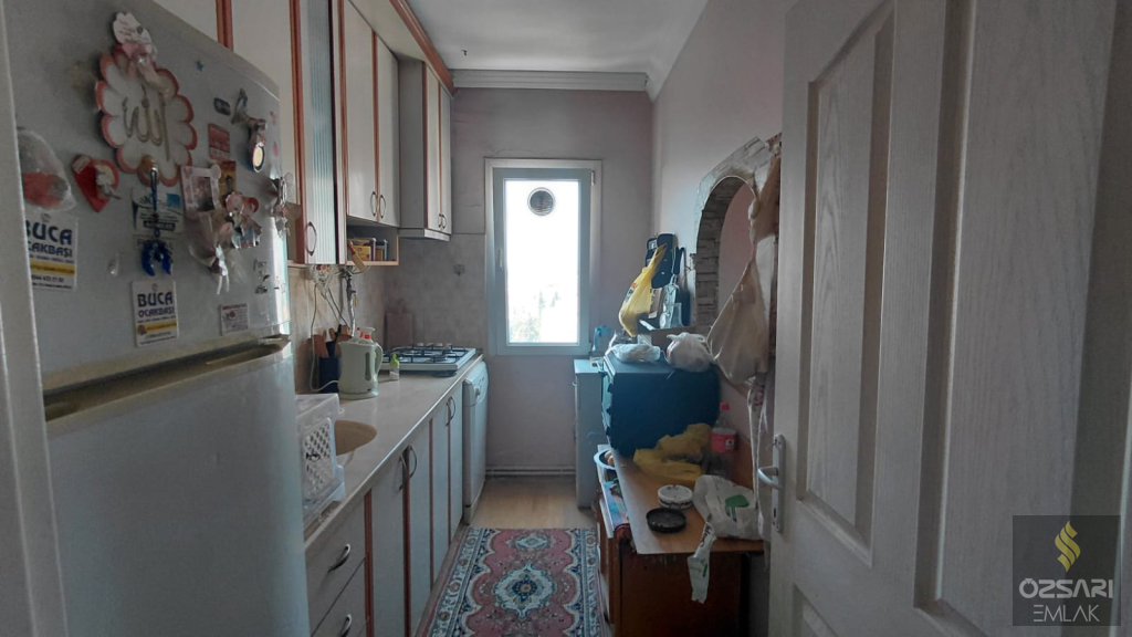 BUCA EVKA 1 DE DOĞALGAZLI ACİL SATILIK FIRSAT DAİRE