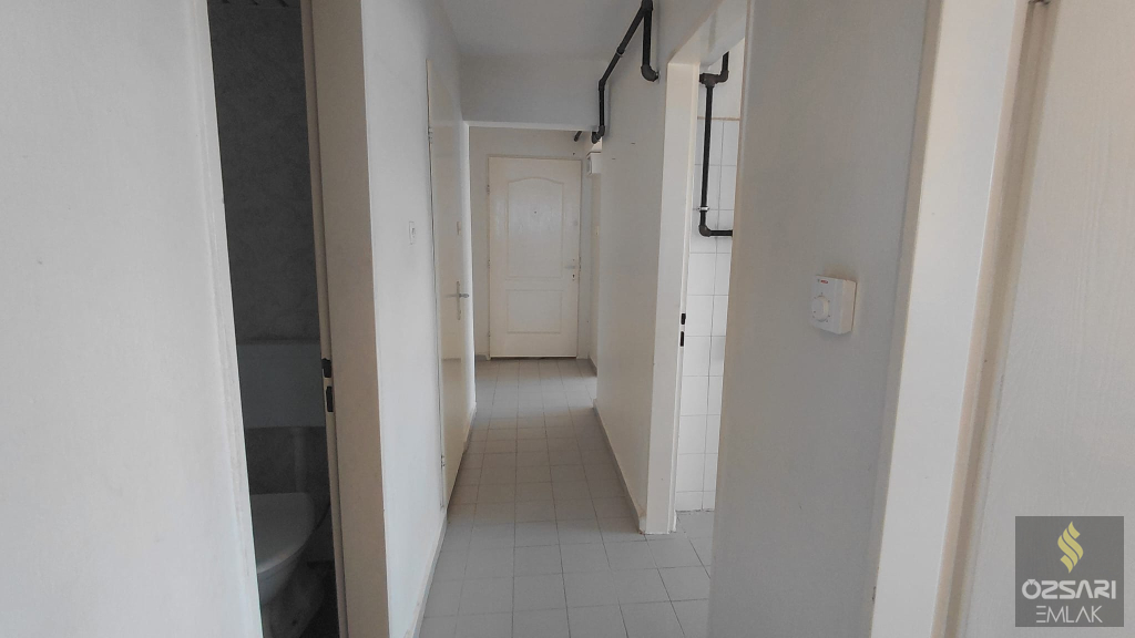BORNOVA EVKA 4 2+1 DOĞALGAZLI FERAH KİRALIK DAİRE