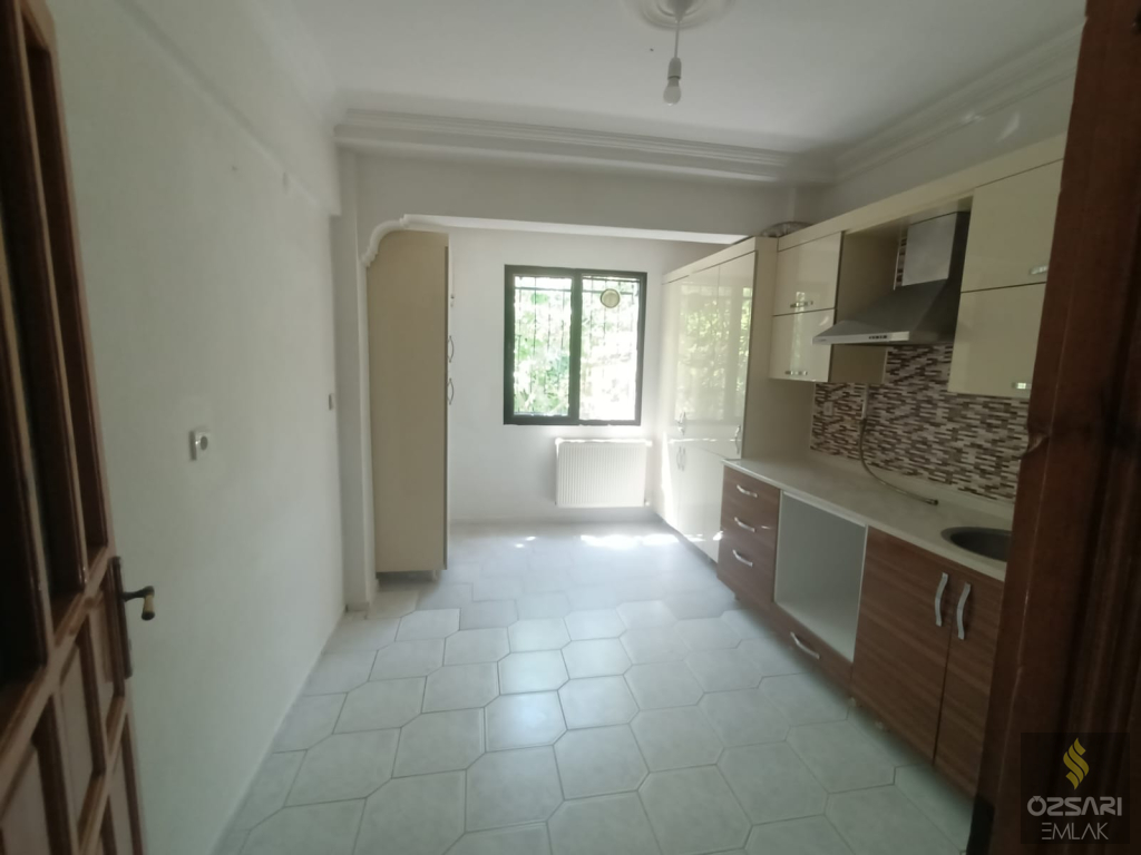 BORNOVA İNÖNÜ MAHALLESİ SEYİT ŞANLI LİSESİNİN ARKASINDA KİRALIK DOĞALGAZLI DAİRE