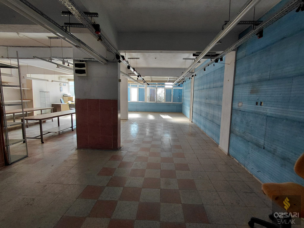 BORNOVA İNÖNÜ MAHALLESİNDE HER İŞE UYGUN KULLANIŞLI FERAH DÜKKAN