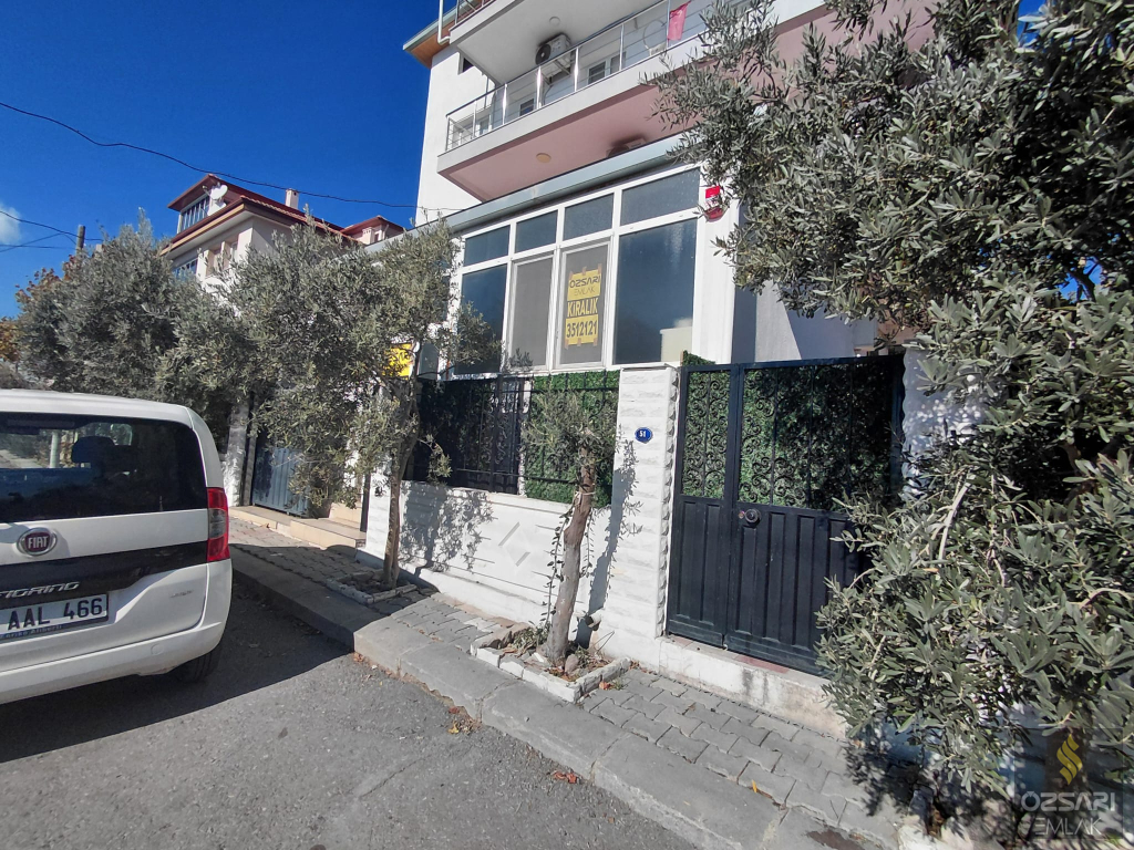 BORNOVA İNÖNÜ MAHALLESİNDE HER İŞE UYGUN KULLANIŞLI FERAH DÜKKAN