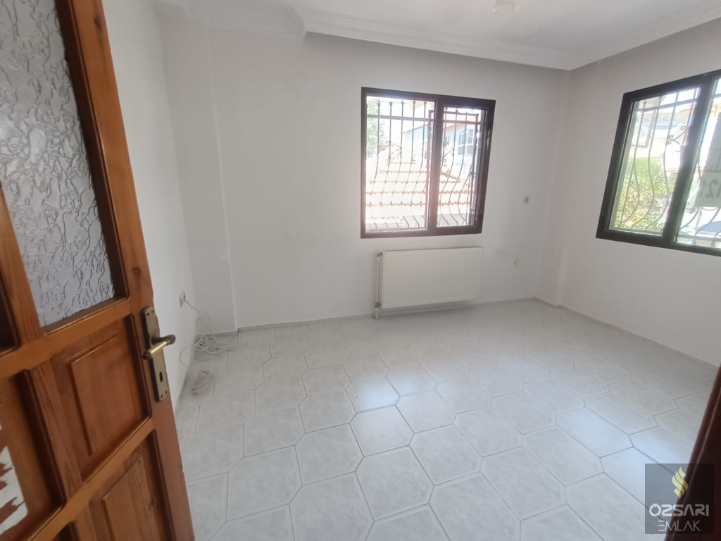 BORNOVA İNÖNÜ MAHALLESİ SEYİT ŞANLI LİSESİNİN ARKASINDA KİRALIK DOĞALGAZLI DAİRE