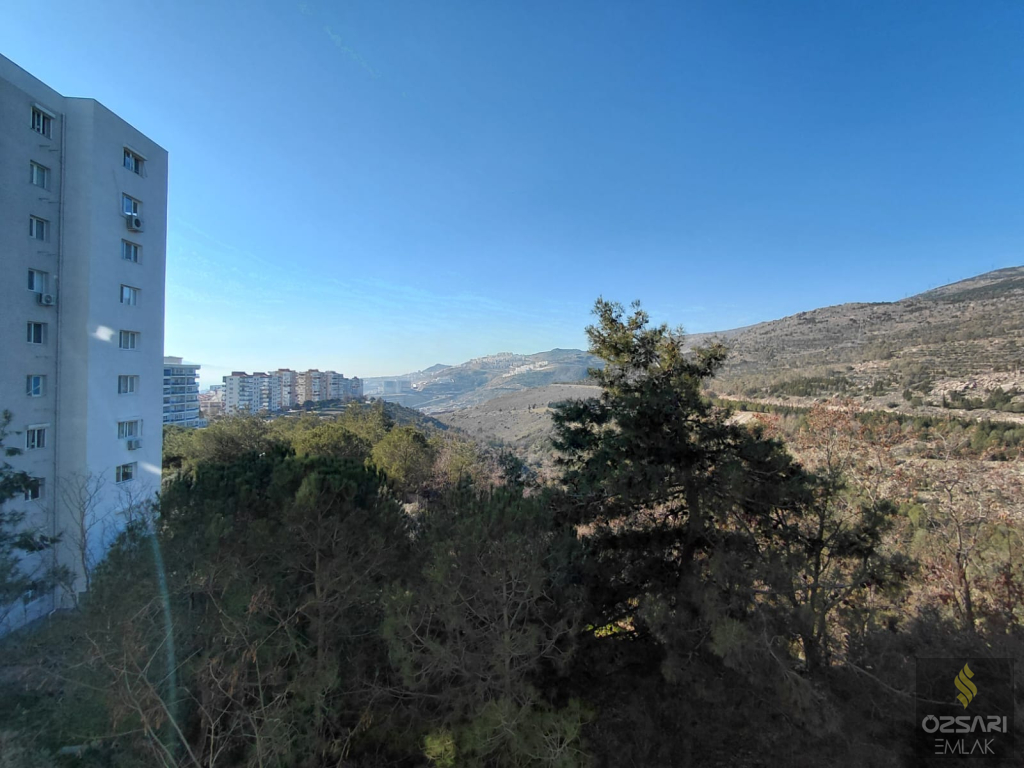 BORNOVA EVKA 4 3+1 GÜNEYCEPHE DOĞALGAZLI TEMİZ KİRALIK DAİRE