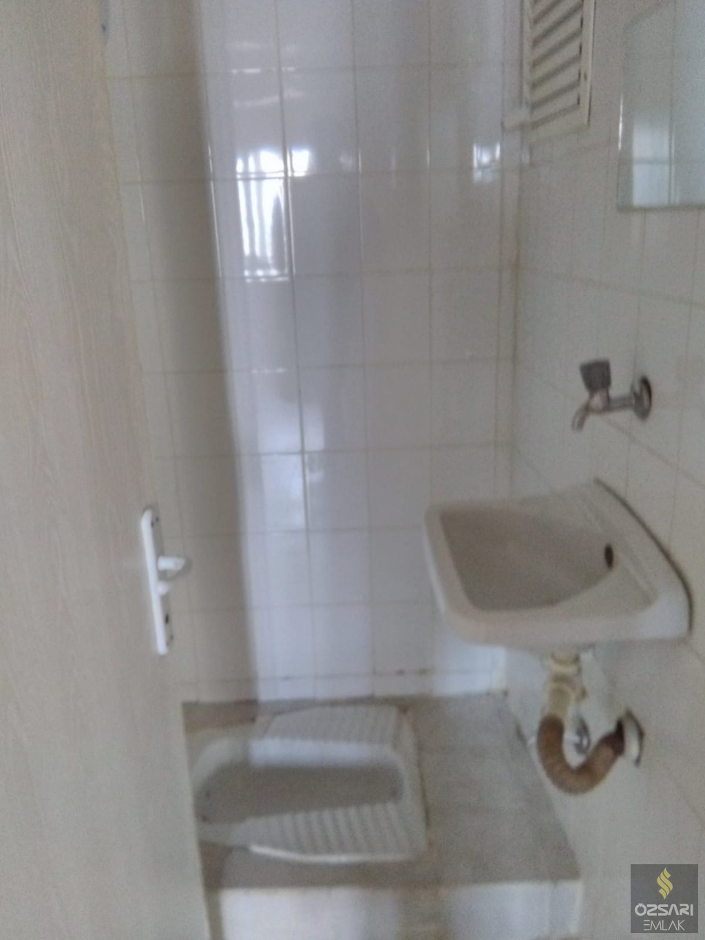 BORNOVA EVKA 4 3+1 DOĞALGAZLI KİRALIK DAİRE