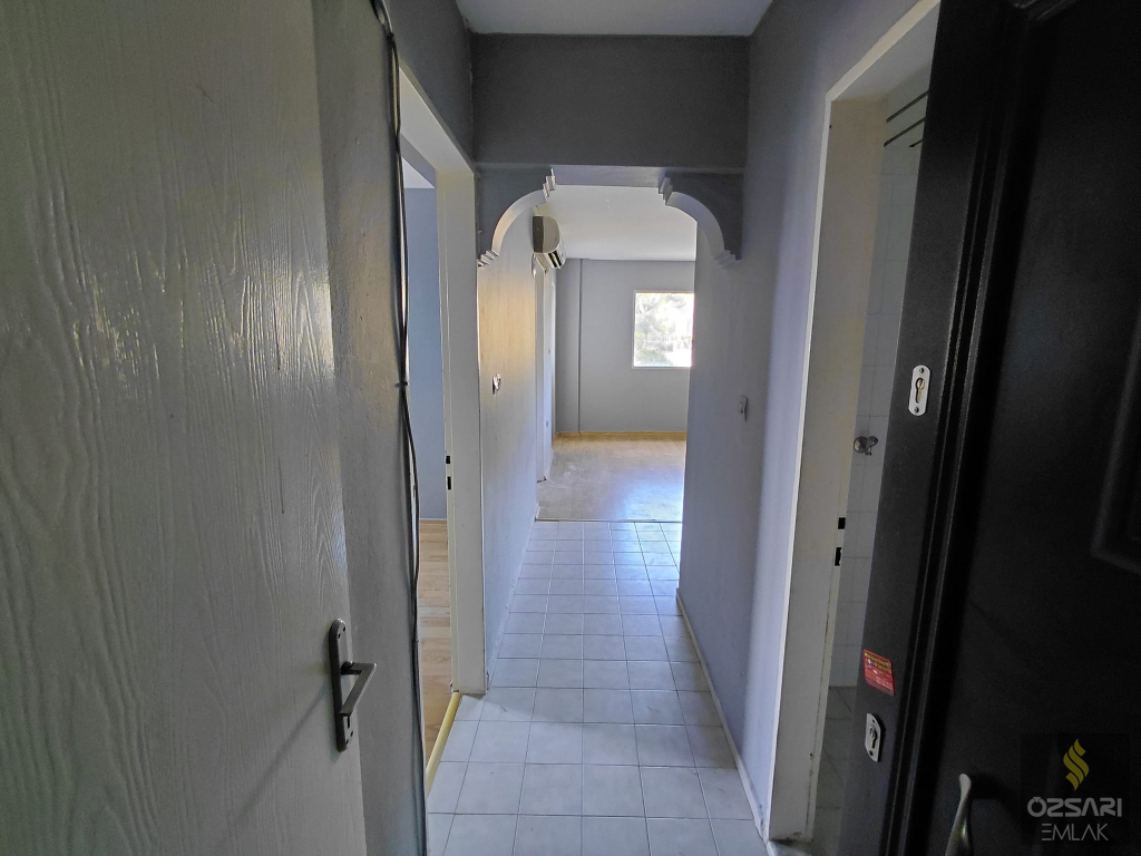 BORNOVA EVKA 4 2+1 AÇIK MUTFAK DOĞALGAZLI KİRALIK DAİRE