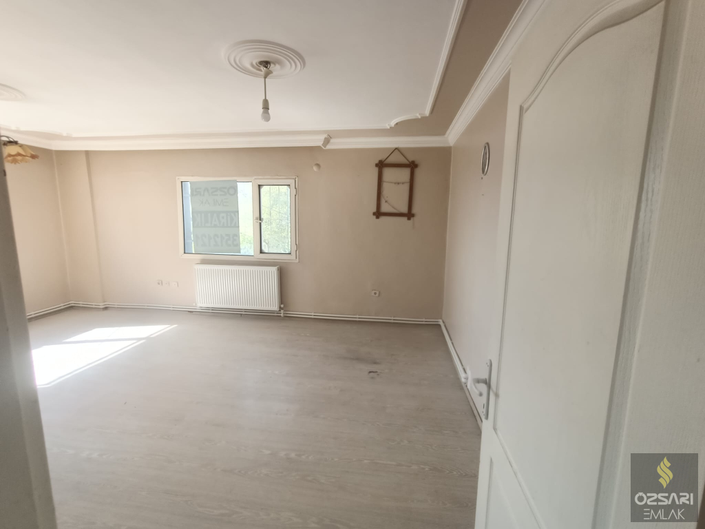 BORNOVA EVKA 4 3+1 DOĞALGAZLI KİRALIK DAİRE