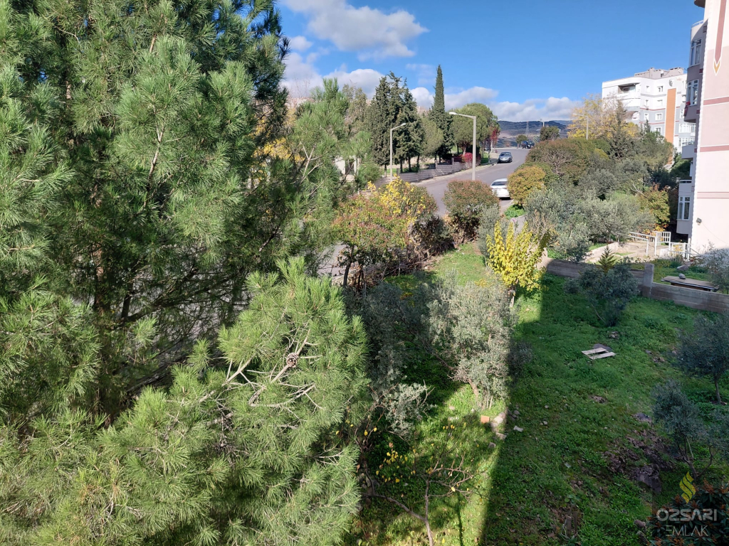 BORNOVA EVKA 4 2+1 AÇIK MUTFAK DOĞALGAZLI KİRALIK DAİRE