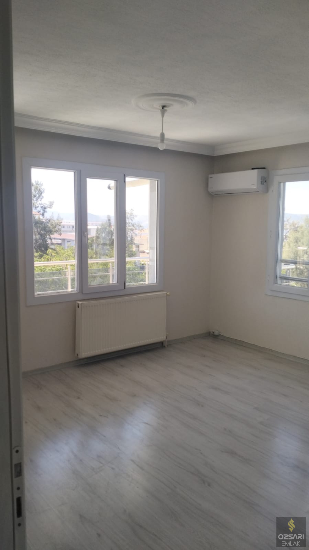 Bornova Atatürk mah. kiralık 3+1 doğalgazlı ve klimalı daire