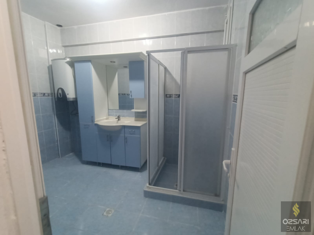 BORNOVA İNÖNÜ MAHALLESİNDE 2+1 DOĞALGAZLI KİRALIK DAİRE
