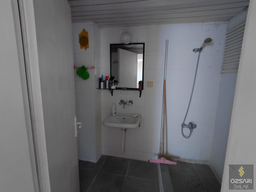 BORNOVA EVKA 4 DE 1+1 FİYATINA 2+1 KAPALI MUTFAK GÜNEY CEPHE SATILIK DAİRE