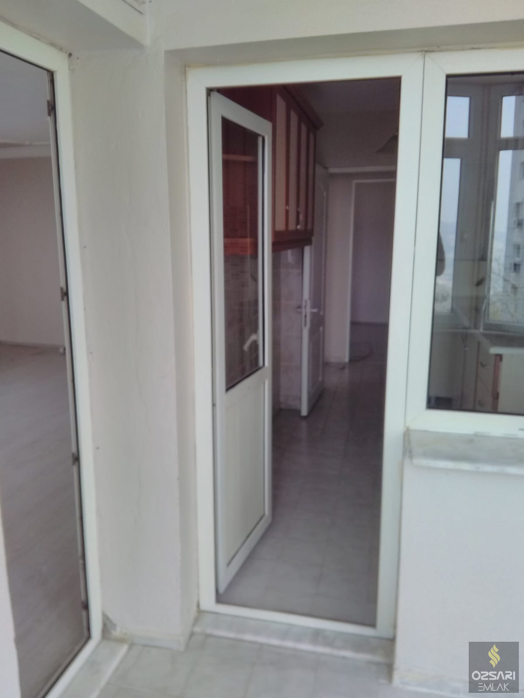 BORNOVA EVKA 4 3+1 DOĞALGAZLI KİRALIK DAİRE
