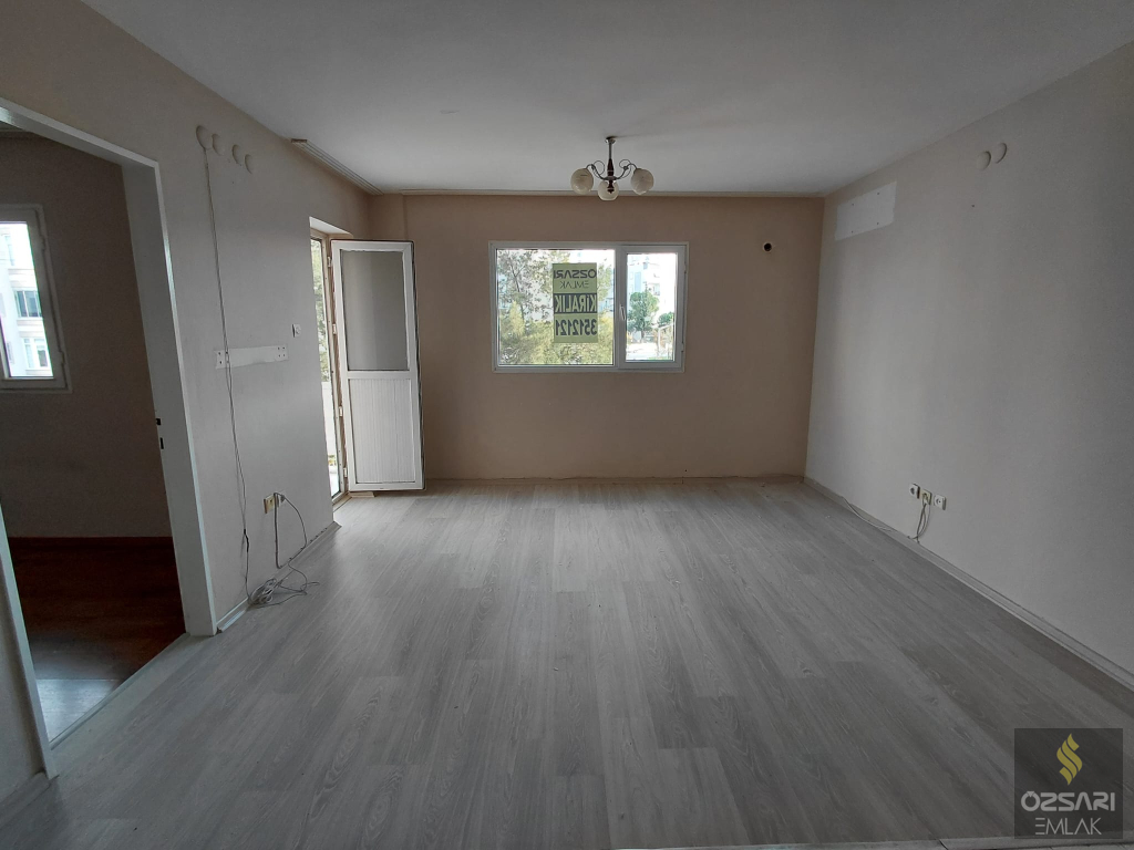 BORNOVA EVKA4 2+1 DOĞALGAZLI FERAH KİRALIK DAİRE
