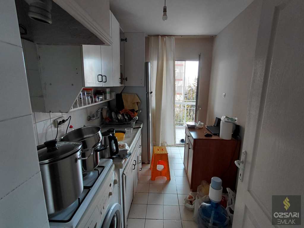 BORNOVA EVKA 4 DE 1+1 FİYATINA 2+1 KAPALI MUTFAK GÜNEY CEPHE SATILIK DAİRE