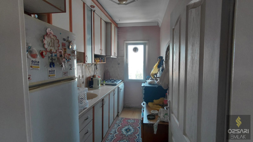 BUCA EVKA 1 DE DOĞALGAZLI ACİL SATILIK FIRSAT DAİRE