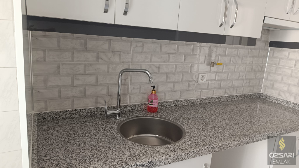 BORNOVA EVKA 4 3+1 DOĞALGAZLI KİRALIK DAİRE