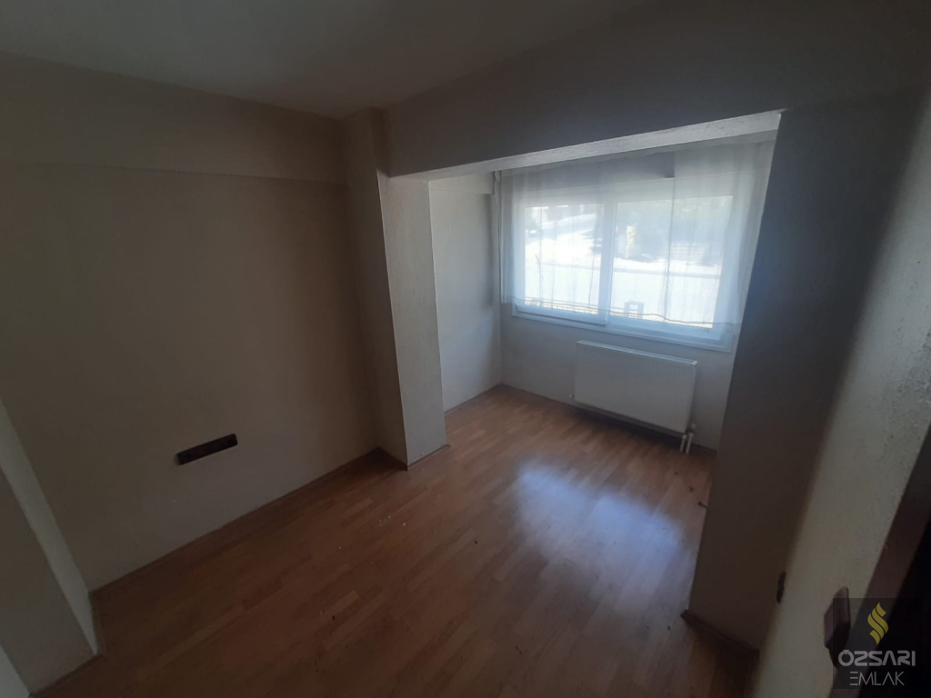 Bornova İnönü mah. 2+1 geniş doğalgazlı kiralık Daire