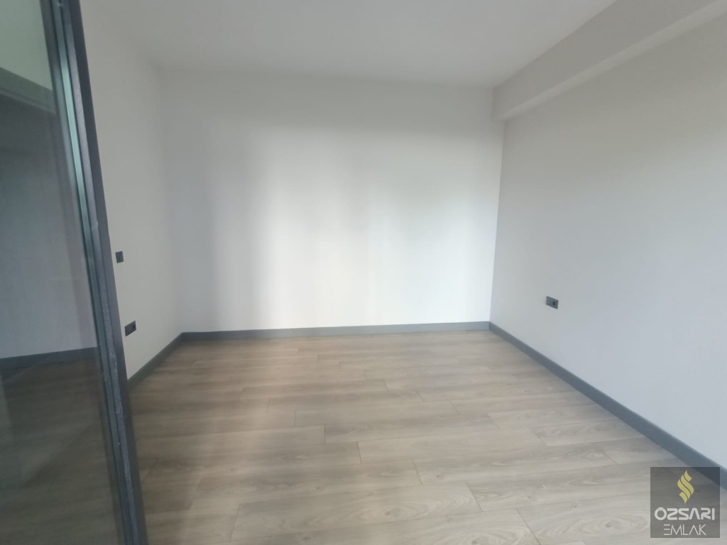 BAYRAKLI\'DA YÜZBAŞI HAKKI CADDESİNE YAKIN 3+1 SIFIR DAİRE