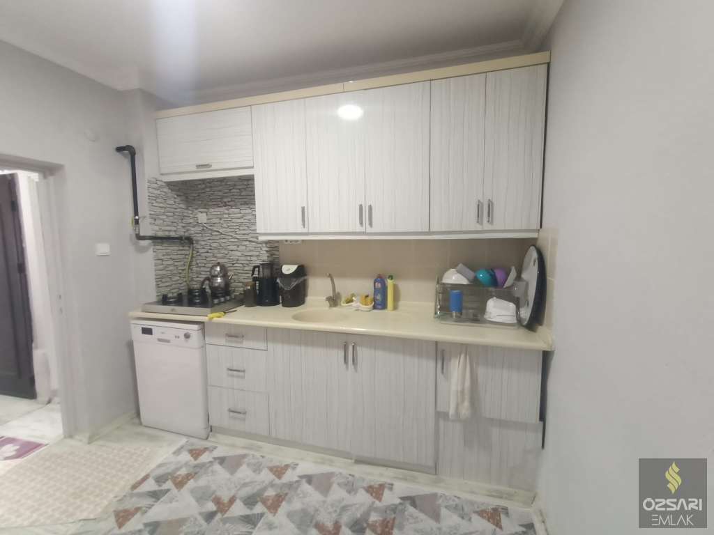 BORNOVA ÇAMDİBİ YILDIRIM BEYAZITTA SATILIK FERAH YAPILI 2+1 SATILIK KUPON DAİRE