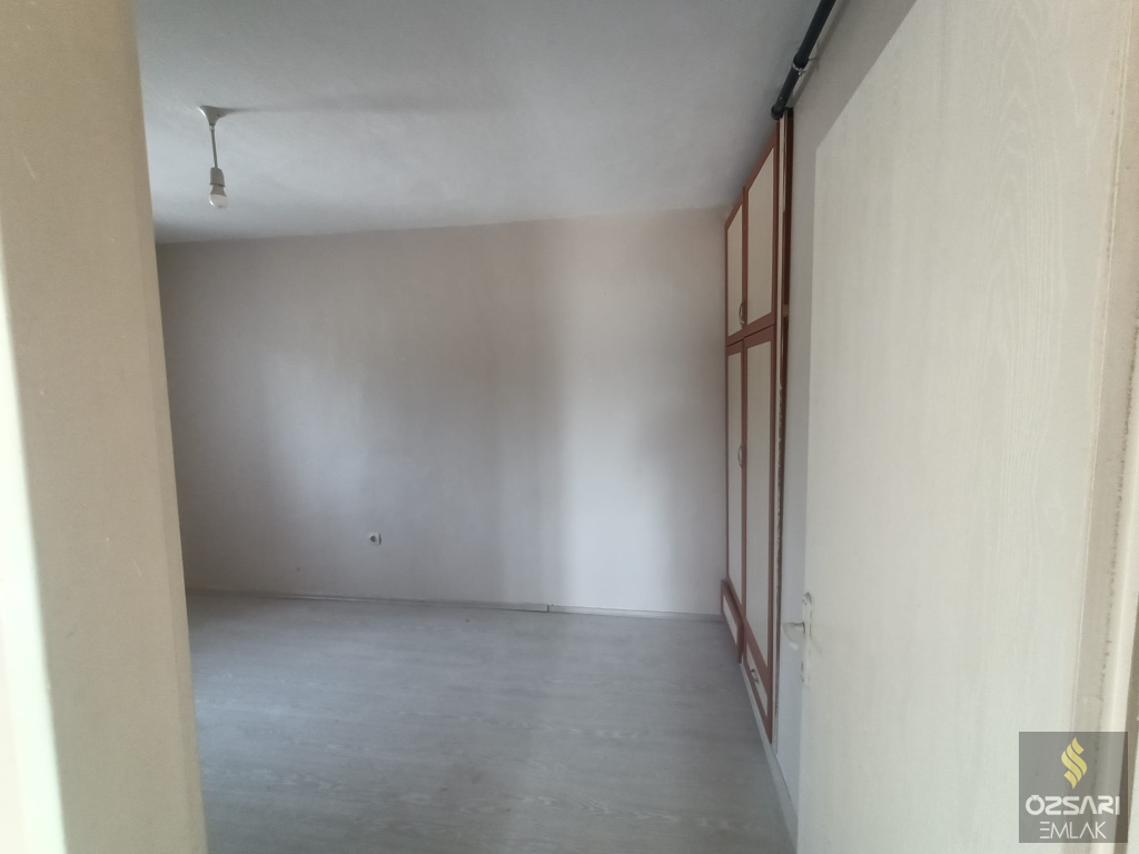 BORNOVA EVKA 4 3+1 DOĞALGAZLI KİRALIK DAİRE