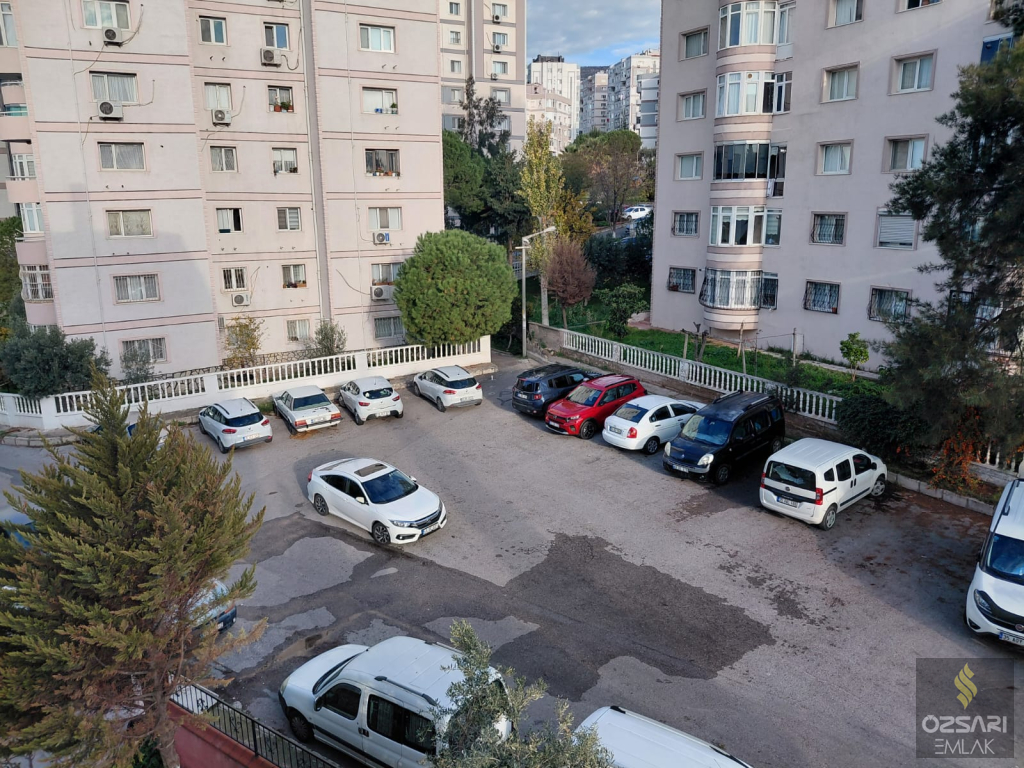 BORNOVA EVKA4 2+1 DOĞALGAZLI FERAH KİRALIK DAİRE