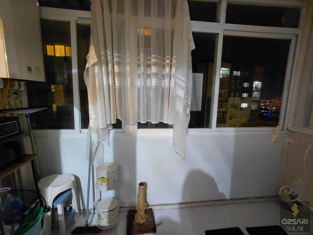 BORNOVA EVKA4 2+1 KAPALI MUTFAK DOĞALGAZLI GÜNEYCEPHE SATILIK DAİRE