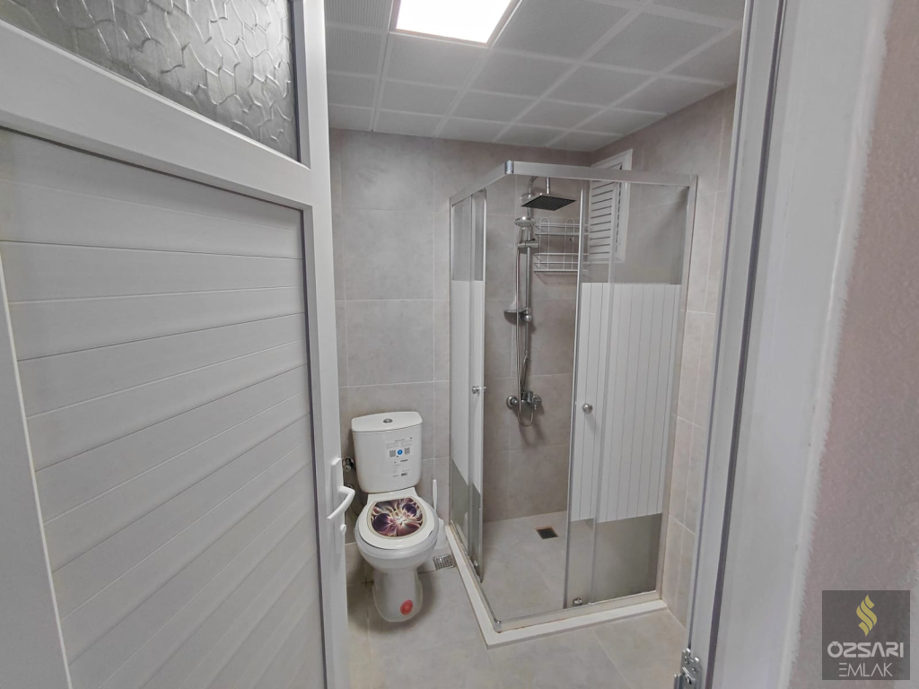 BORNOVA EVKA 1+1 DOĞALGAZLI YAPILI KAPALI MUTFAK KİRALIK DAİRE