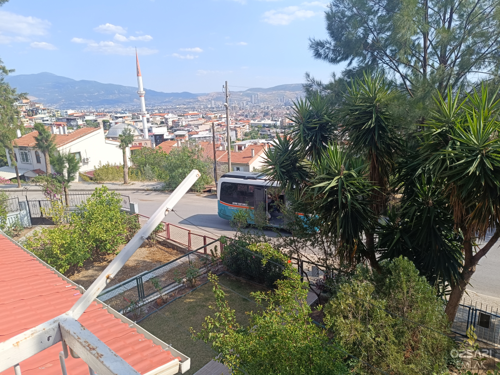 BORNOVA ATATÜRK MAHALLESİNDE MÜSTAKİL 3+1DUBLEKS BAHÇELİ SATILIK